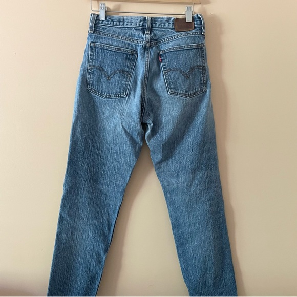 Levi's White Oak Mid Rise Ankle Jeans - Picture 4 of 5